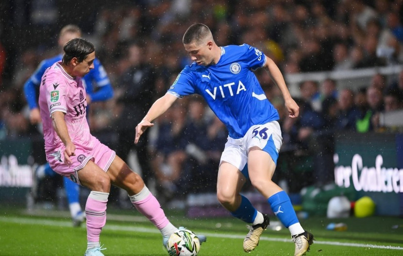 Lee Williams (phải) - tiền đạo gần 1m90 gốc Việt được tiến cử cho ĐT Việt Nam