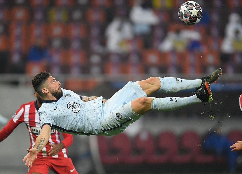 Tuyệt phẩm móc bóng của Giroud Tuyệt phẩm móc bóng của Giroud