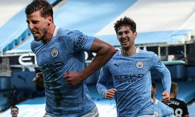 Đến lượt bộ đôi trung vệ của Man City tỏa sáng mang về 3 điểm