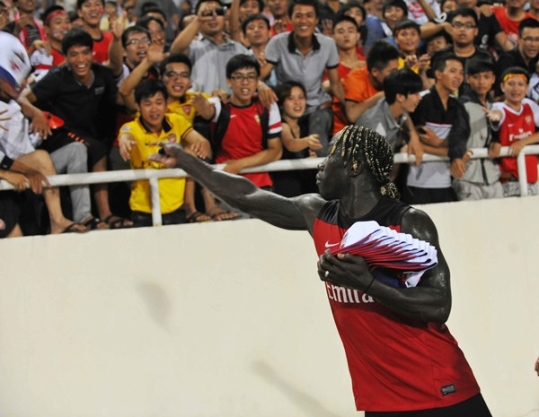 Arsenal phô diễn trước 2 vạn khán giả Mỹ Đình ảnh 8