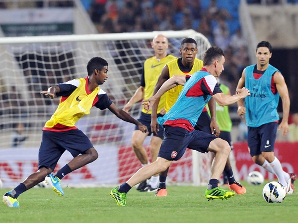 Arsenal phô diễn trước 2 vạn khán giả Mỹ Đình ảnh 5