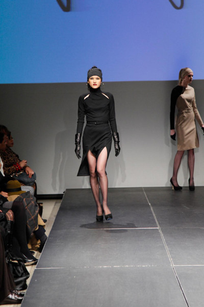 Hoàng Thùy và Tuyết Lan tự tin trình diễn bên cạnh người mẫu quốc tế Hoàng Thùy và Tuyết Lan tự tin trình diễn bên cạnh người mẫu quốc tế