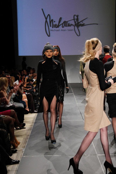 Hoàng Thùy và Tuyết Lan tự tin trình diễn bên cạnh người mẫu quốc tế Hoàng Thùy và Tuyết Lan tự tin trình diễn bên cạnh người mẫu quốc tế