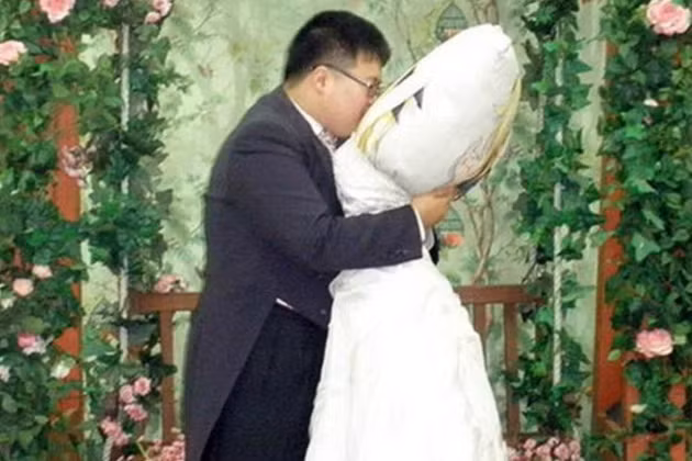 Ngày vu quy của cô dâu gối