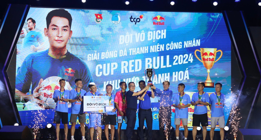 Hoạt động thể thao sôi nổi tại chương trình giúp các công nhân rèn luyện sức khoẻ, gắn kết gần nhau hơn