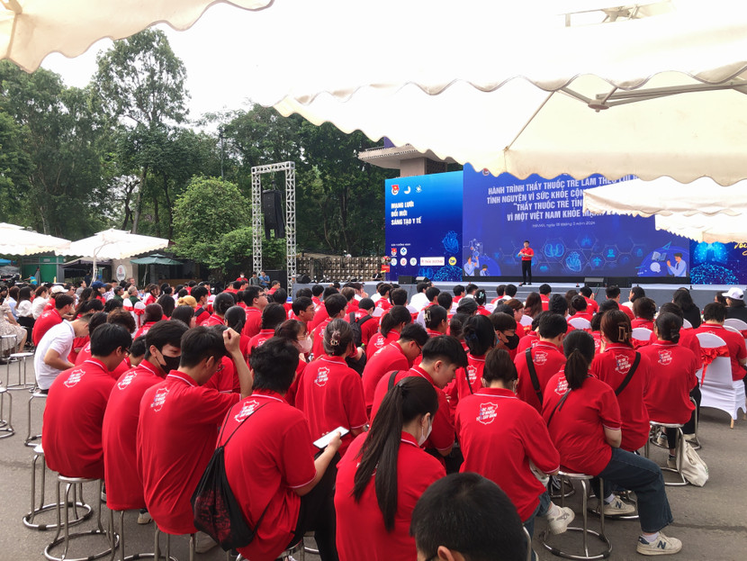 Lễ ra quân hành trình thầy thuốc trẻ làm theo lời Bác, tình nguyện vì sức khỏe cộng đồng năm 2024