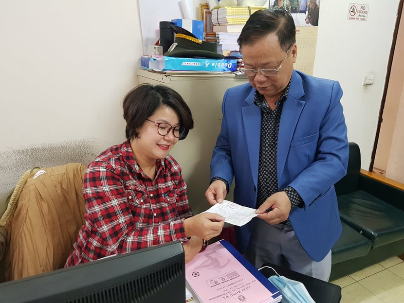 Thầy Nguyễn Huy Lực - Phó chủ tịch thường trực HĐQT trường THPT Ngô Sỹ Liên (Chương Mỹ) đăng ký tham dự giải