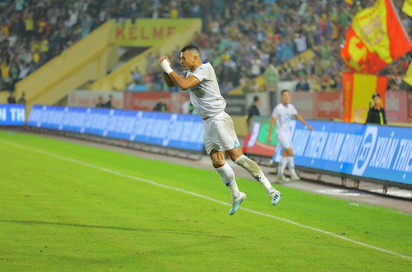 Rodrigo tỏa sáng rực rỡ ở trận này (Ảnh: NĐFC)