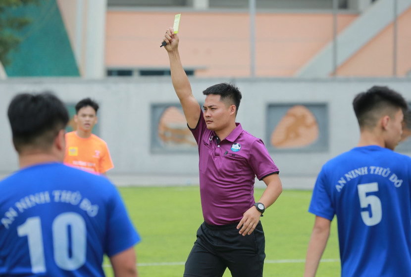 Trọng tài Nguyễn Văn Đảm làm nhiệm vụ Giải bóng đá học sinh THPT Hà Nội - An ninh Thủ đô lần thứ XXIV năm 2025 Cúp Number 1 Active