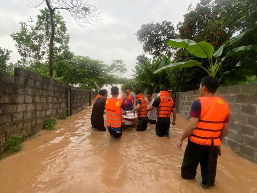 Lực lượng bị chức năng hỗ trợ dân sơ tán Lực lượng bị chức năng hỗ trợ dân sơ tán