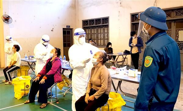 Nam Từ Liêm và Gia Lâm có tỷ lệ ca mắc Covid-19 ngoài cộng đồng cao nhất trong 14 ngày qua ảnh 1