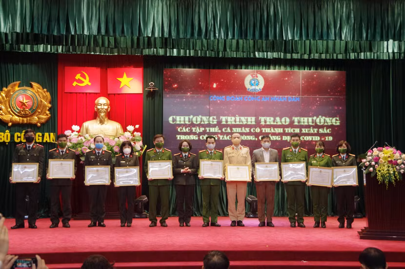 Các tập thể được tặng bằng khen của Công đoàn CAND vì thành tích xuất sắc trong phòng chống dịch Covid-19