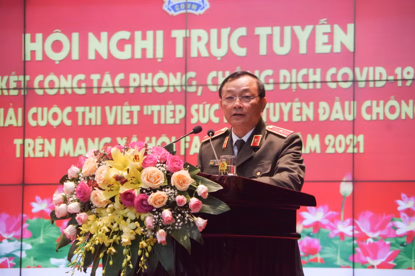 Thiếu tướng Đặng Ngọc Bách, Phó Cục trưởng Cục Công tác Đảng và công tác chính trị phát biểu tại hội nghị