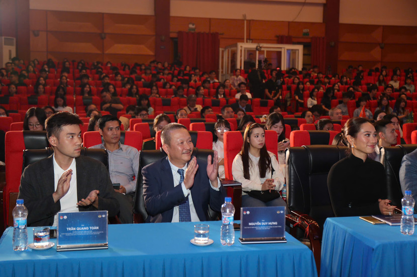 Chương trình có sự đồng hành của các doanh nghiệp. Trong đó, Tập đoàn Tân Hiệp Phát đã 13 năm đồng hành cùng giải thưởng này