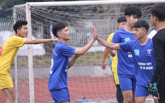 THPT Ngô Thì Nhậm trong trận thắng 7-0 (Ảnh: Thuần Thư)
