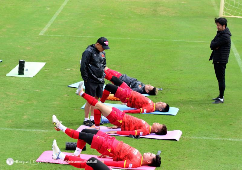ĐT Việt Nam trong buổi tập sáng 2-12 (Ảnh: VFF)