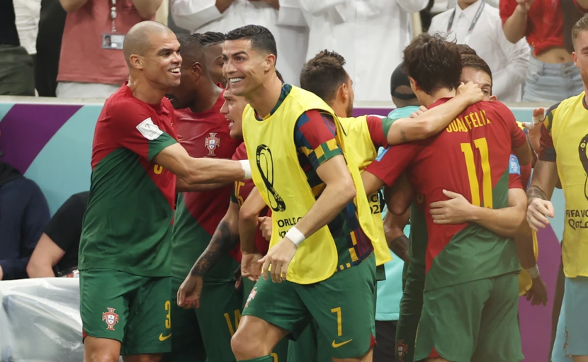 Ronaldo ăn mừng cùng các đàn em dù ngồi dự bị phần lớn thời gian trận đấu Ronaldo ăn mừng cùng các đàn em dù ngồi dự bị phần lớn thời gian trận đấu