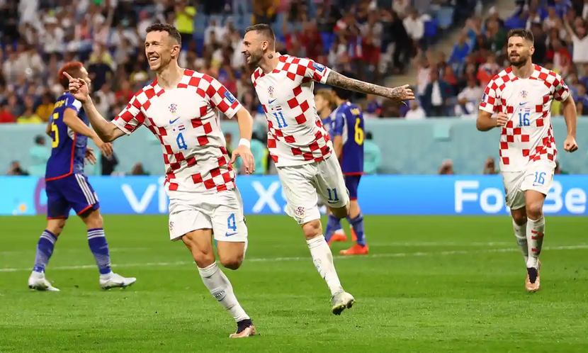 Perisic (trái) gỡ hòa cho Croatia Perisic (trái) gỡ hòa cho Croatia