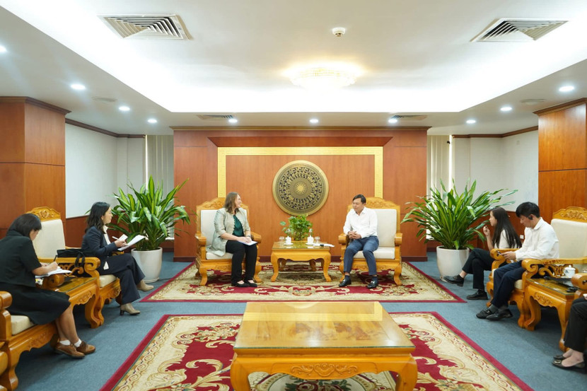 Thứ trưởng Bộ Nông nghiệp và Môi trường Nguyễn Hoàng Hiệp đã có buổi tiếp và làm việc với bà Kendra Rinas, Trưởng Phái đoàn Tổ chức Di cư Quốc tế (IOM) tại Việt Nam