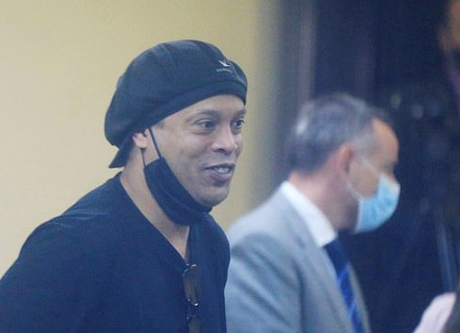 Cuối cùng Ronaldinho cũng được minh oan Cuối cùng Ronaldinho cũng được minh oan
