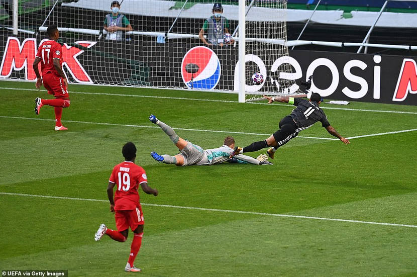 Depay bỏ lỡ cơ hội đầy đáng tiếc