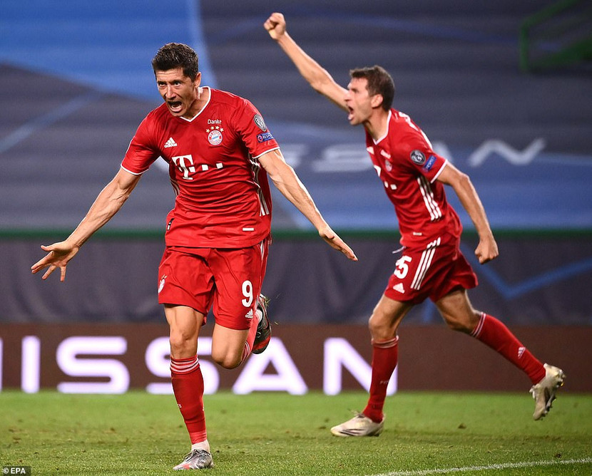 Lewandowski ấn định chiến thắng 3-0 cho Bayern