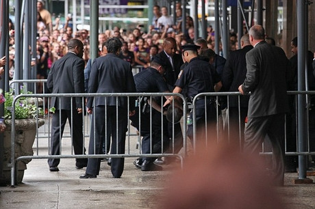 Người đàn ông này đã bị bảo vệ bắt