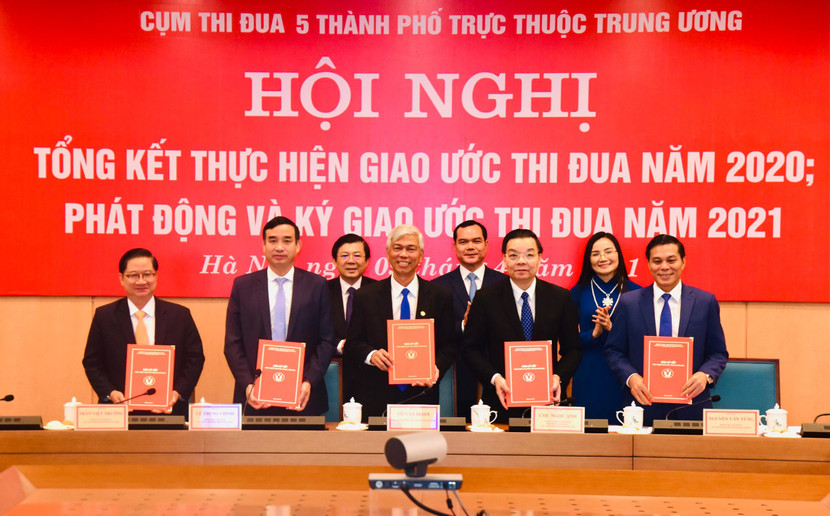 Lãnh đạo 5 TP trực thuộc Trung ương ký giao ước thi đua năm 2021