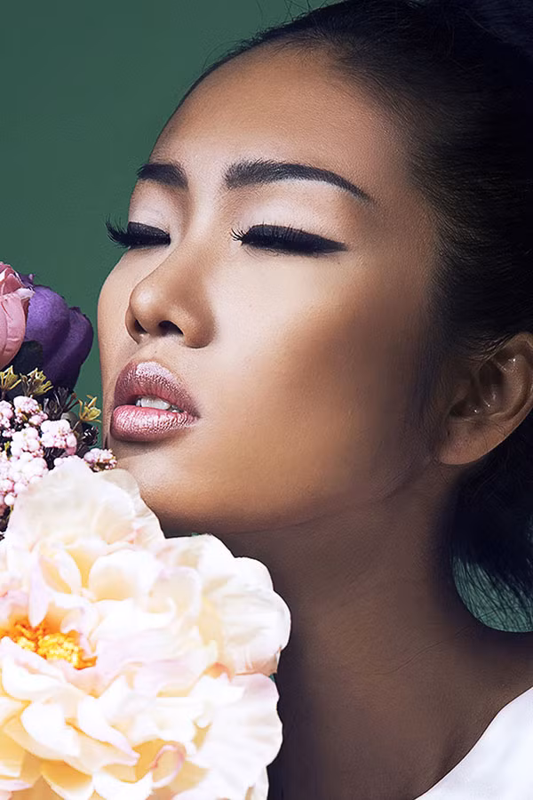 Nhã Trúc khoe vai trần gợi cảm, eo thon quyến rũ ảnh 5