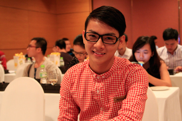 Cha con Hoài Linh: Người giám khảo, kẻ thí sinh trong Gương mặt thân quen 2014 ảnh 4