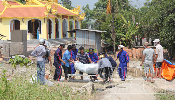 Sông Sài Gòn: Phát hiện xác đàn ông nổi lềnh bềnh, vai bị chém sâu ảnh 2