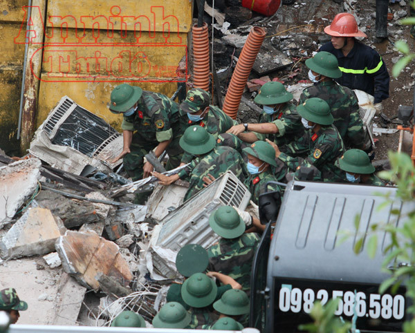Vụ sập nhà Pháp cổ tại Hà Nội: 2 người tử vong, 6 người bị thương ảnh 20