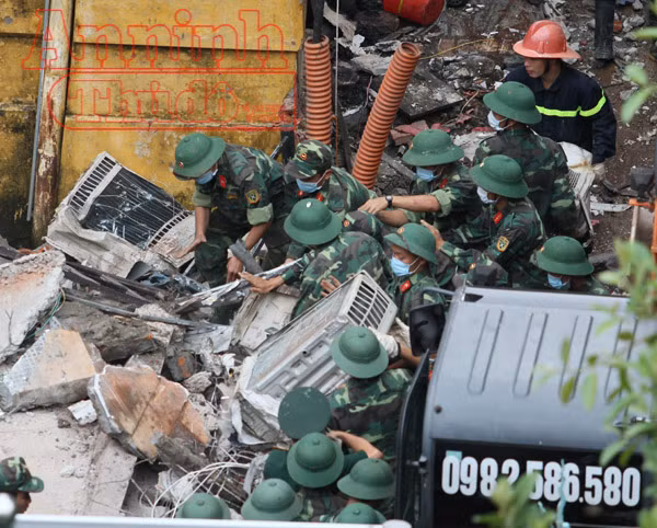 Vụ sập nhà Pháp cổ tại Hà Nội: 2 người tử vong, 6 người bị thương ảnh 20