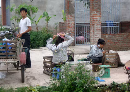 Thầy giáo "siêu hạng" yêu và cưới cả chị lẫn em ảnh 2