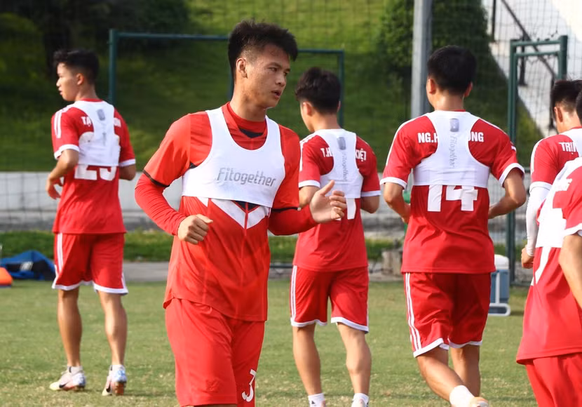 Cầu thủ Viettel làm quen với OhCoach EPTS trên sân tập Cầu thủ Viettel làm quen với OhCoach EPTS trên sân tập