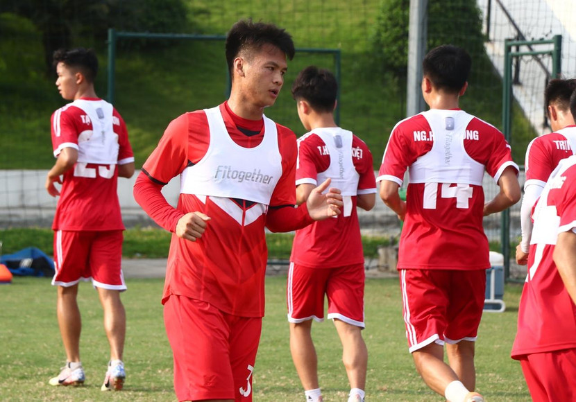 Cầu thủ Viettel làm quen với OhCoach EPTS trên sân tập Cầu thủ Viettel làm quen với OhCoach EPTS trên sân tập