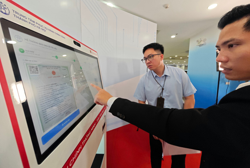 Đến hết năm 2026, Hà Nội đặt mục tiêu 100% cán bộ, công chức, viên chức cấp cơ sở và cấp thành phố phải được bồi dưỡng, trang bị kỹ năng số cơ bản.