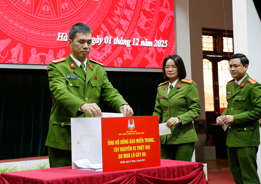 Học viện CSND đã tổ chức phát động ủng hộ đồng bào miền Trung - Tây nguyên bị thiệt hại do mưa lũ. Học viện CSND đã tổ chức phát động ủng hộ đồng bào miền Trung - Tây nguyên bị thiệt hại do mưa lũ.