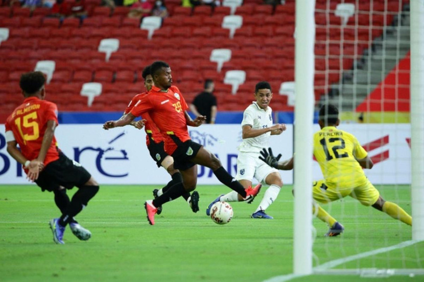 Philippines (áo trắng) dễ dàng vùi dập Timor Leste 7-0 Philippines (áo trắng) dễ dàng vùi dập Timor Leste 7-0