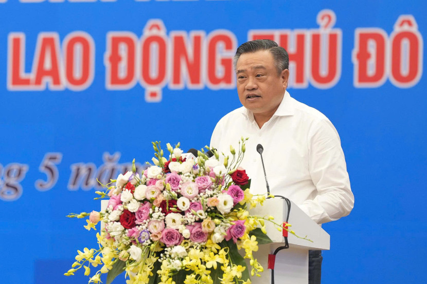 Chủ tịch UBND TP Hà Nội Trần Sỹ Thanh chia sẻ với đại diện người lao động ở Hà Nội Chủ tịch UBND TP Hà Nội Trần Sỹ Thanh chia sẻ với đại diện người lao động ở Hà Nội