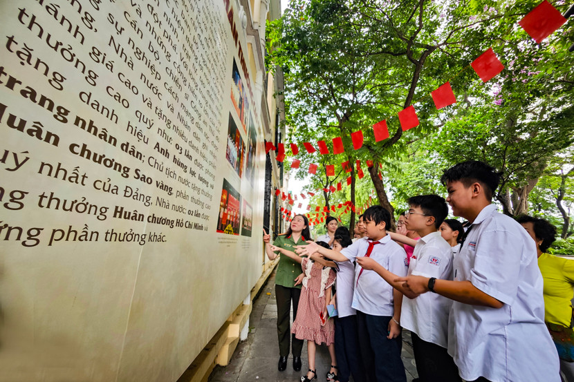 Hoạt động Kỷ niệm 80 năm Ngày truyền thống lực lượng CAND và 20 năm Ngày hội toàn dân bảo vệ ANTQ là sự kiện chính trị quan trọng của TP Hà Nội