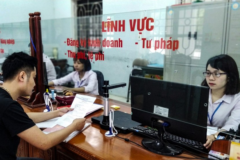 Từ nay, công chức cấp xã ở Hà Nội được ủy quyền giải quyết thủ tục hành chính sẽ được hỗ trợ bằng 15% mức lương cơ sở/người/tháng...