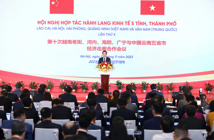 Phó Thủ tướng Trần Lưu Quang phát biểu tại hội nghị Phó Thủ tướng Trần Lưu Quang phát biểu tại hội nghị