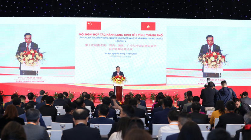 Chủ tịch UBND TP Hà Nội Trần Sỹ Thanh phát biểu tại hội nghị Chủ tịch UBND TP Hà Nội Trần Sỹ Thanh phát biểu tại hội nghị