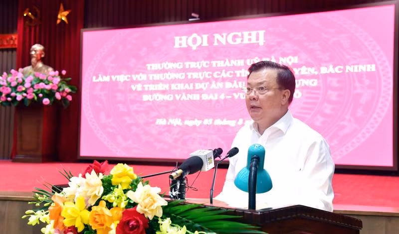 Bí thư Thành ủy Hà Nội Đinh Tiến Dũng phát biểu tại hội nghị