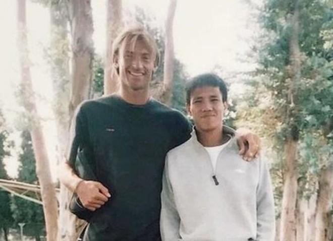 HLV Herve Renard (trái) ngày còn ở V-League năm 2004