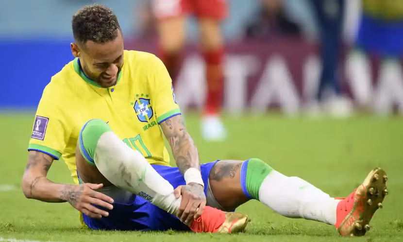 Neymar để lại nhiều nỗi lo với chấn thương mắt cá chân