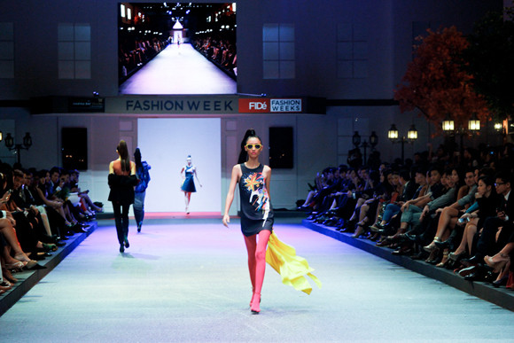 Thí sinh Top Model "đắt sô" tại Singapore ảnh 2