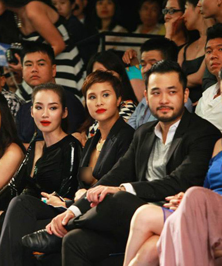 Diện vest lộ ngực, siêu mẫu Phương Mai bị cộng đồng mạng chê cười ảnh 2