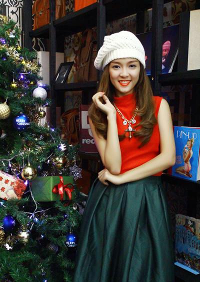 Đinh Hương hóa "bà già Noel" tặng khán giả "Jingle Bells" ảnh 4